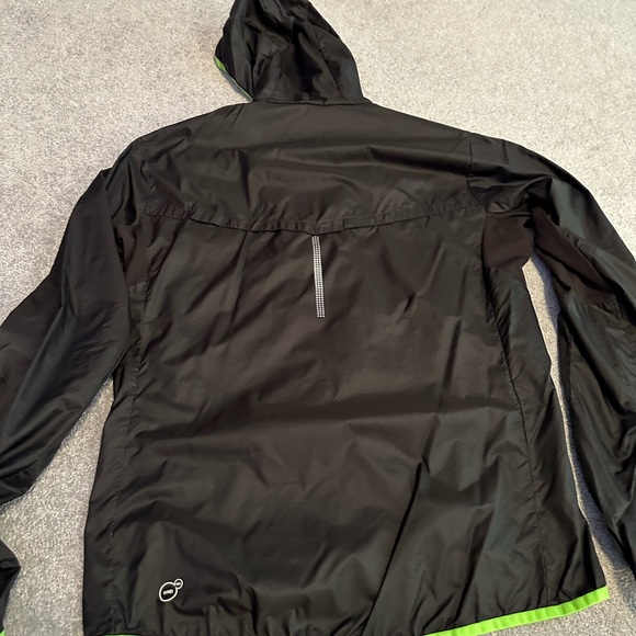 Puma Men's Black Windbreaker with Neon Green Highlights - Picture 8 of 10